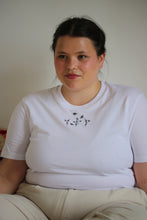 Load image into Gallery viewer, Floral bee embroidered organic T-shirt