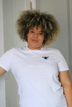 Load image into Gallery viewer, Bumble bee embroidered T-shirt