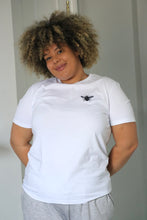 Load image into Gallery viewer, Bumble bee embroidered T-shirt
