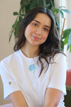 Load image into Gallery viewer, Single hydrangea and mini bee sleeve T-shirt