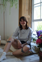 Load image into Gallery viewer, Floral bee embroidered sweatshirt
