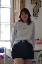 Load image into Gallery viewer, Floral bee embroidered sweatshirt