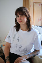 Load image into Gallery viewer, Large wildflower with doodle bee sleeve t-shirt