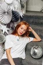 Load image into Gallery viewer, Super cute snowflake t-shirt