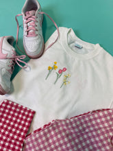 Load image into Gallery viewer, Trio of Spring flowers Sweater