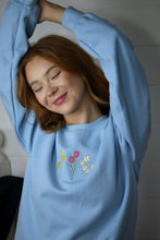 Load image into Gallery viewer, Trio of Spring flowers Sweater