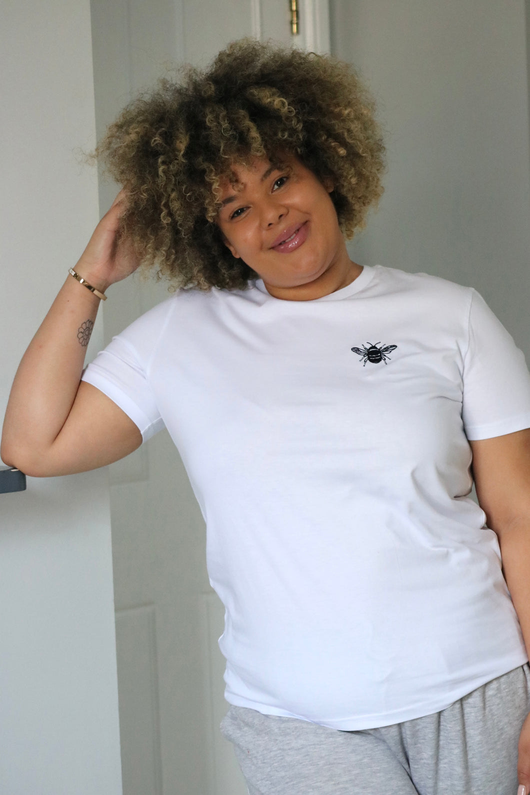 Bumble bee embroidered T-shirt