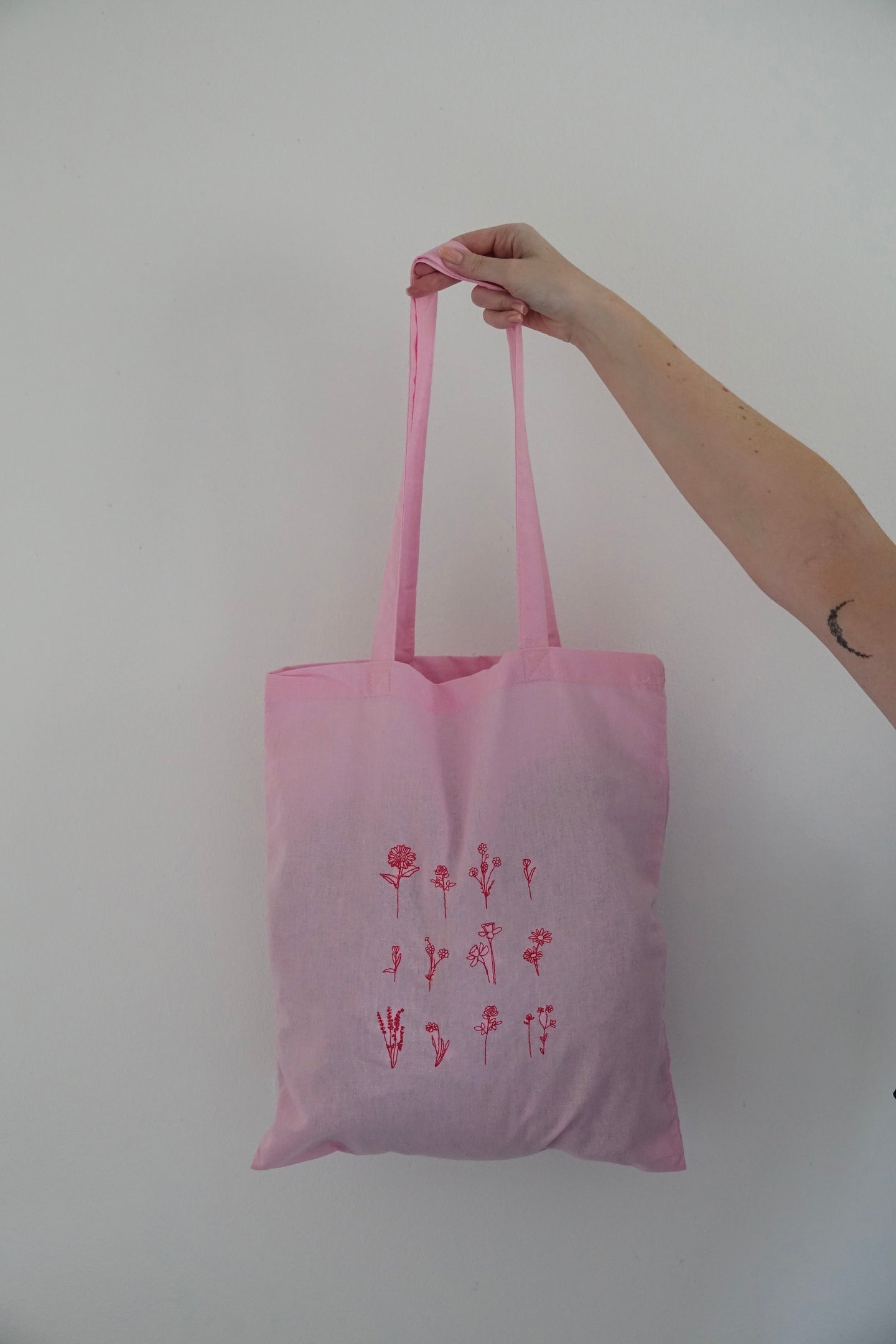 Lots of flowers embroidered tote bag