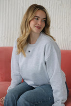 Load image into Gallery viewer, mini bee sweater - medium , large