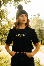 Load image into Gallery viewer, Embroidered Star bee tee