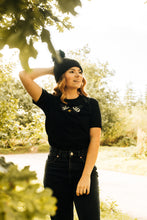 Load image into Gallery viewer, Embroidered Star bee tee
