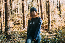 Load image into Gallery viewer, Star bee embroidered sweater