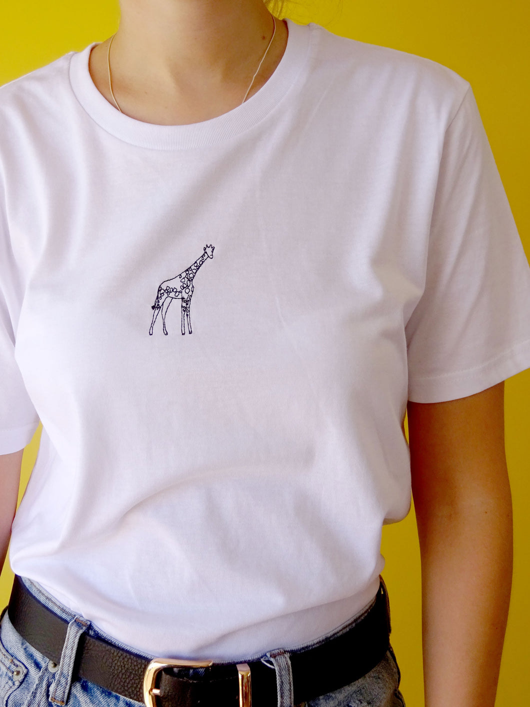 Single giraffe t-shirt