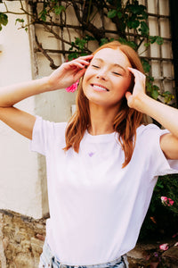 Mini bee embroidered organic t-shirt.