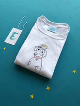 Load image into Gallery viewer, t-shirt with queen bea embroidery