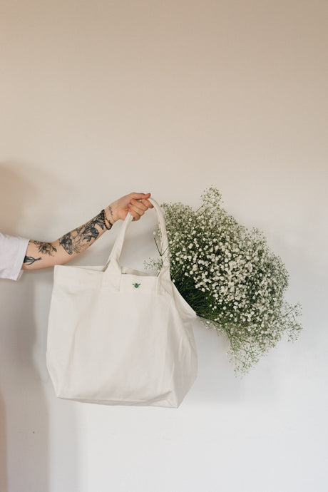 Maxi canvas bag with Have a really lovely day and mini bee