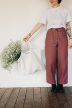 Load image into Gallery viewer, Maxi canvas bag with Have a really lovely day and mini bee
