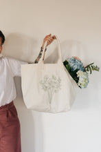 Load image into Gallery viewer, Maxi canvas bag with Have a really lovely day with big bunch flowers