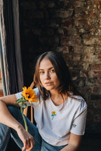 Load image into Gallery viewer, Sunflower and embroidered bee sleeve embroidered t-shirt