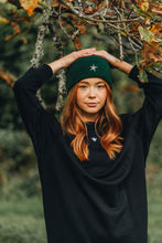 Load image into Gallery viewer, Star embroidered beanie