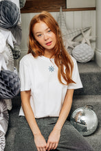 Load image into Gallery viewer, Super cute snowflake t-shirt