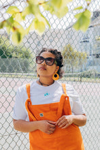 Load image into Gallery viewer, Doodle bee t-shirt with embroidered logo on sleeve