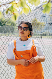 Doodle bee t-shirt with embroidered logo on sleeve