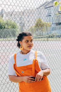 Doodle bee t-shirt with embroidered logo on sleeve