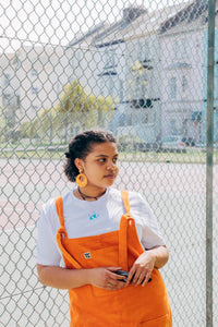 Doodle bee t-shirt with embroidered logo on sleeve