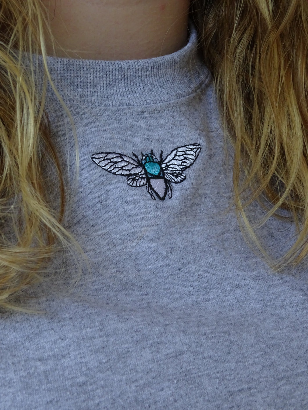 Mini turquoise moth embroidered organic t-shirt