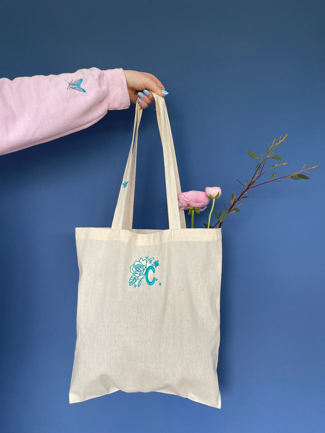 Embroidered initial tote with mini bee strap
