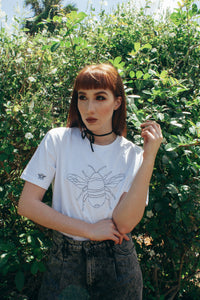 Big bee embroidered organic t-shirt with bee sleeve detail