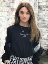 Load image into Gallery viewer, T-shirt with thanks a bunch slogan embroidery